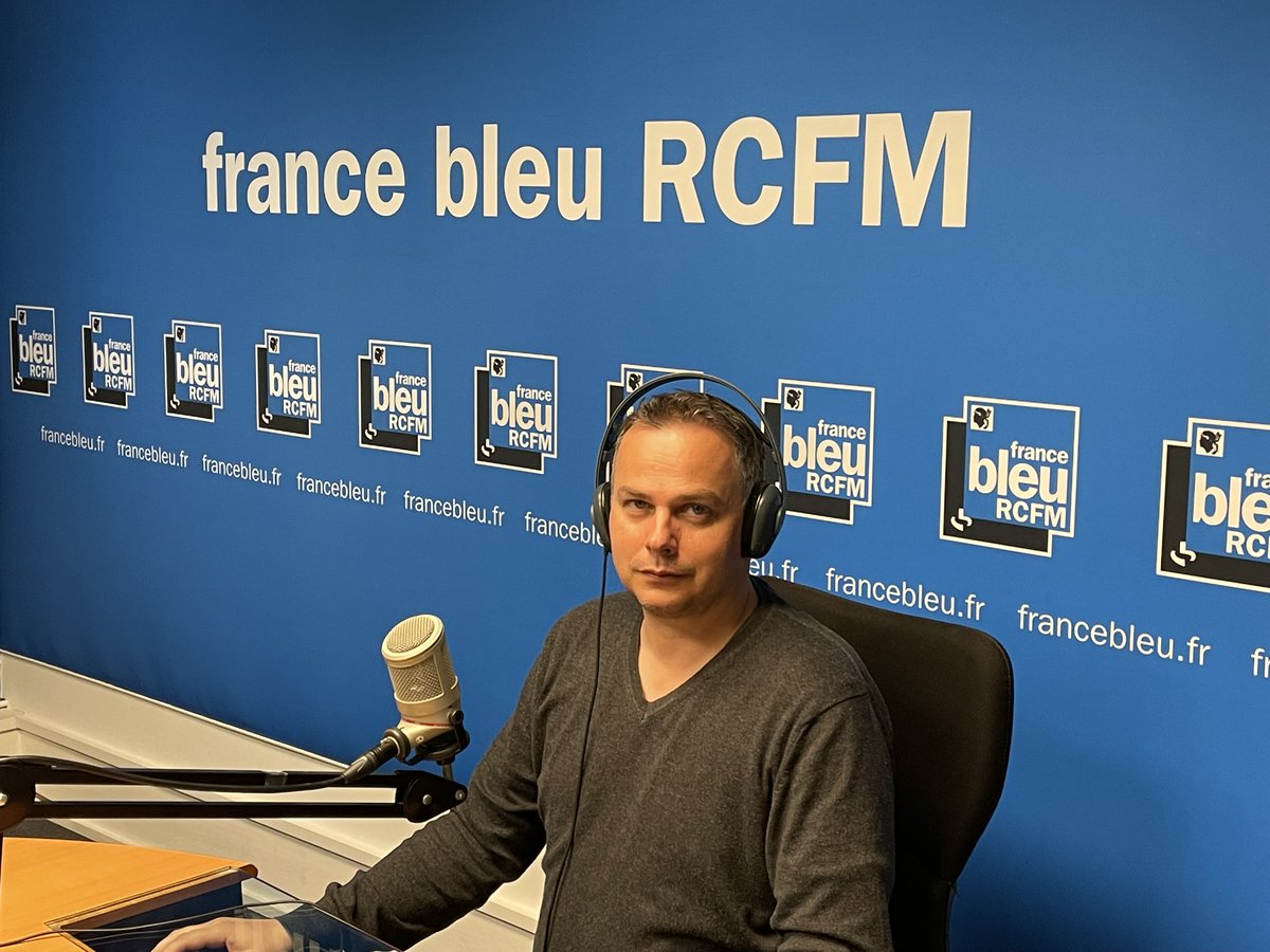 Retrouvez nos experts sur les ondes de @FranceBleuRCFM  dès 09h00 ce mercredi 17 janvier.
Pour cette nouvelle émission #fabricetorre, responsable de la relation clients #cpam2a et Lætitia Graziani,chargée de communication #cpam2b, évoqueront les fonctionnalités du compte ameli.