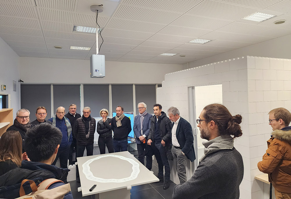 Rémi BOUVIER (@remi_bouvier) on Twitter photo Nous avons eu le plaisir d’accueillir à la #CitédesAinés à St-Etienne puis au <a href="/MedTechLab_/">MedTechLab</a> une délégation de la <a href="/Mutualite71/">Mutualité 71</a>. L’occasion d'échanger sur la prise en charge du grand âge, l’EHPAD de demain, le parcours domiciliaire, les innovations favorisant le bien vieillir…. Nous avons eu le plaisir d’accueillir à la #CitédesAinés à St-Etienne puis au <a href="/MedTechLab_/">MedTechLab</a> une délégation de la <a href="/Mutualite71/">Mutualité 71</a>. L’occasion d'échanger sur la prise en charge du grand âge, l’EHPAD de demain, le parcours domiciliaire, les innovations favorisant le bien vieillir….