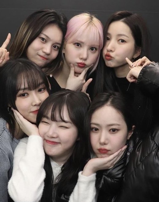 leeun_o3's tweet photo. 9周年おめでとう！！！！🎂✨️🩷

#9YearsWithGFRIEND 
#여자친구와_버디의_9년 https://t.co/LoMGuyDxKC