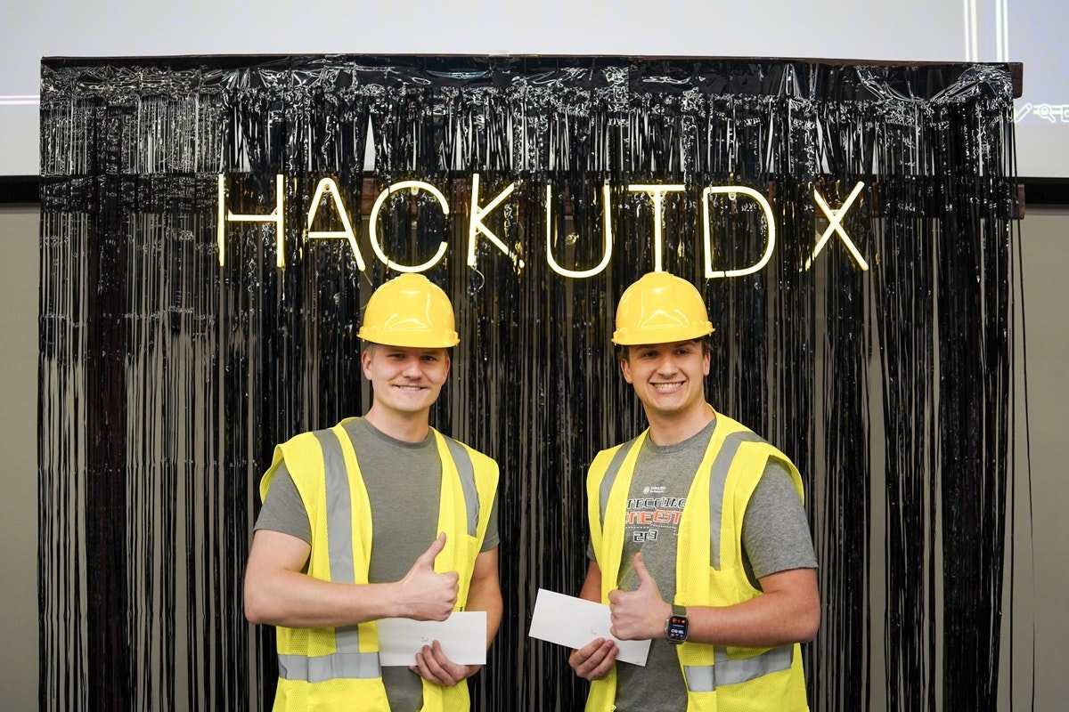 csigley23's tweet photo. We recently participated in the annual hackathon hosted by the The University of Texas at Dallas! From coding and AI skills to mechanical expertise, the student participants used their skills to help us innovate. Check out the highlights. ⬇️ #BuildingGigabitAmerica https://t.co/Q1zNiIcy2E