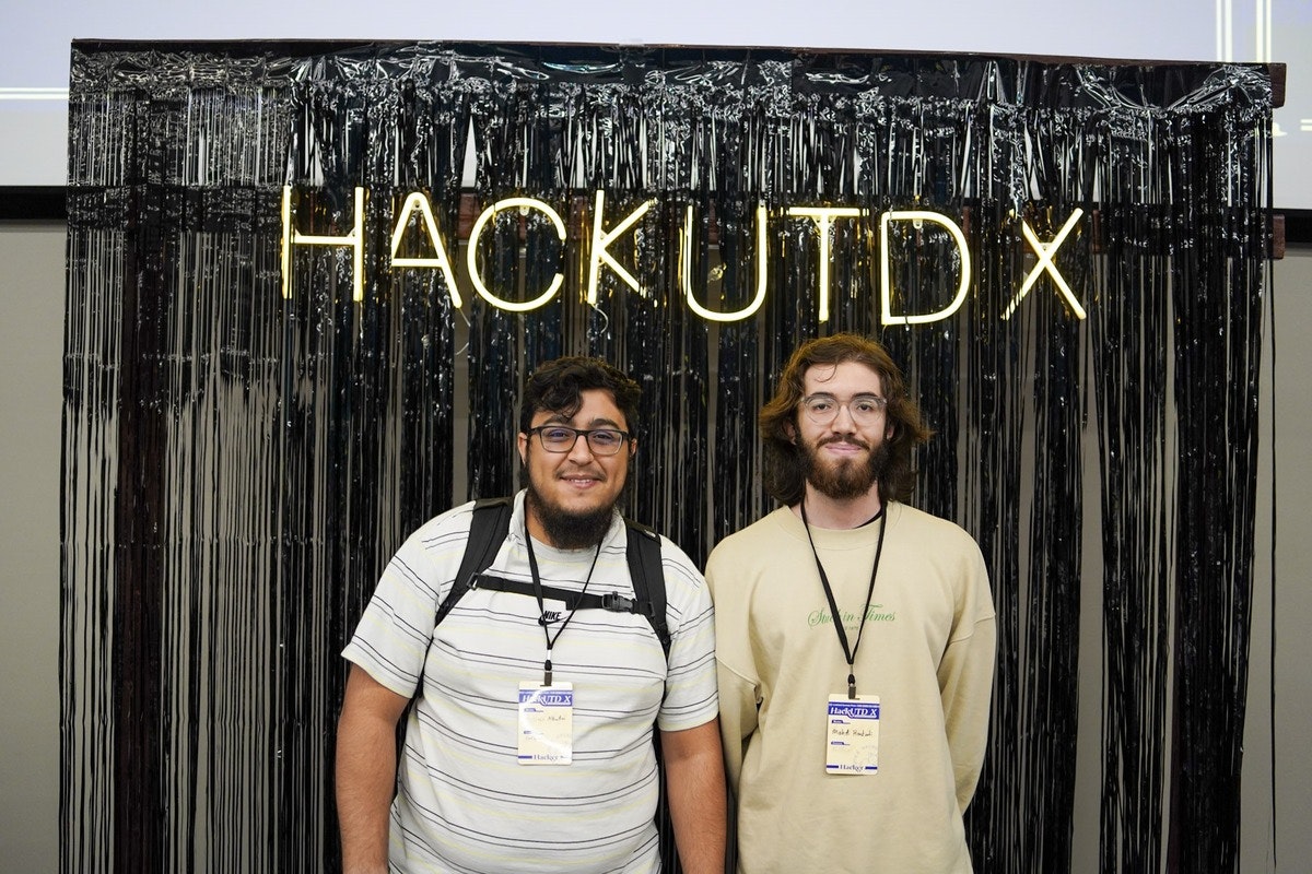 csigley23's tweet photo. We recently participated in the annual hackathon hosted by the The University of Texas at Dallas! From coding and AI skills to mechanical expertise, the student participants used their skills to help us innovate. Check out the highlights. ⬇️ #BuildingGigabitAmerica https://t.co/Q1zNiIcy2E