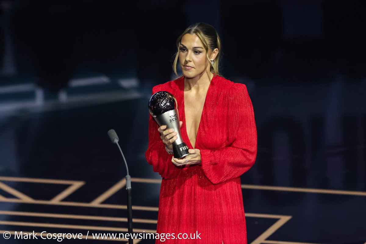 Mark_Cozy's tweet photo. Mary Earps Winner of The Best FIFA Women’s Goalkeeper 2023 during The Best FIFA Football Awards 2023 at Eventim Apollo, London, United Kingdom, 15th January 2024 (Photo by Mark Cosgrove/News Images)
#maryearps #englandwomen #womeninfootball #sportswomen #newsimages #markcozy #photojournalist #photojournalism @canonuk @canonemeapro #canonpro #canonsportsphotography