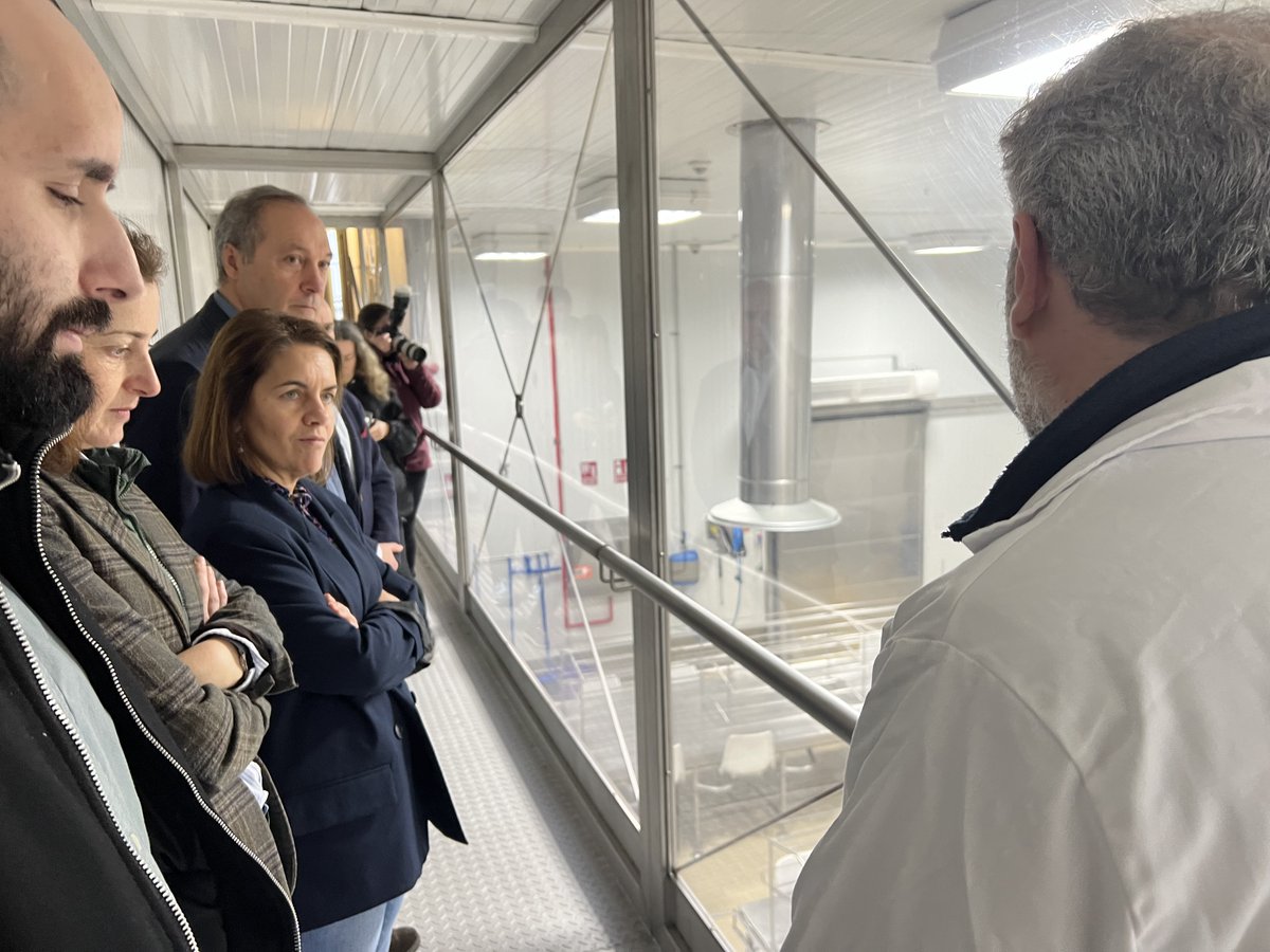axenciaGAIN's tweet photo. A directora de Gain, Patricia Argerey, e o delegado territorial da @Xunta en Pontevedra, Agustín Reguera, visitaron a empresa Real Conservera Española para coñecer o plan de innovación que está a implementar co apoio da liña de axudas #InnovaPeme
🔗 https://t.co/q2htVUBo9L https://t.co/kQm5mi5ROD