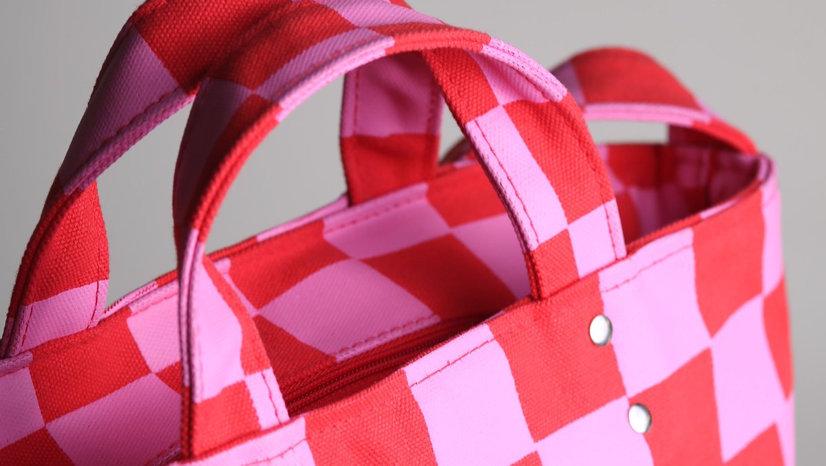New for 2024, it's all fun and cheer in this new Commuter Tote. Save 10% on preorders now with code SPRING24 #shorebags #commuterbag #messengerbag #workbag #laptopbag #sustainable #womanowned #checks #pinkandred shorebags.com/collections/fe…