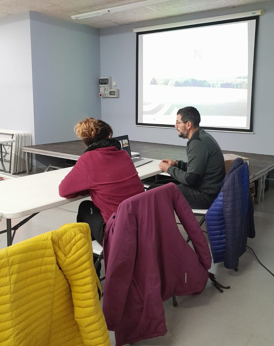 BcnAgraria's tweet photo. @diba @arcaruralcat @escoladepastors @productesterra @ramaderescat @ajmarganell @ParcRuralM @mengembages @ADRCatCentral @leadercatcent @xarxadeparcs @JARC_COAG A la jornada d’eines de suport a la ramaderia extensiva ha participat Pere Navarro, enginyer de territori de @BCNSmartRural, qui ens ha detallat el funcionament de la Xarxa d’#ObradorsCompartits impulsada per @Diba i ens ha mostrat #ElTall, la sala de desfer del @ParcRuralM🥩 https://t.co/tkWybG8rSV