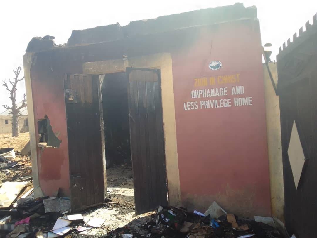 Real_jaeflex's tweet photo. Sadly, over the night , there was a fire at Zion in Christ Orphanage Kaduna, damaging the children's room, store, and kitchen. It destroyed mattresses, clothes, food. Thankfully, the children are safe, the cause of the fire is still unknown. This is really sad to see 💔 https://t.co/bzrRvCDT4I