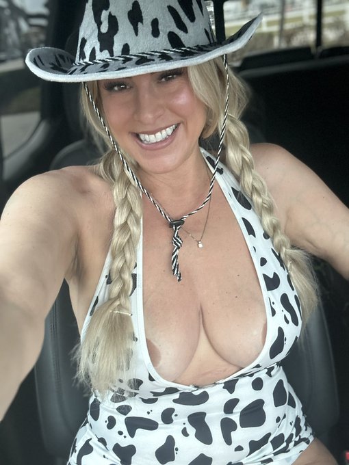 Cowgirl or Reverse 🤠 https://t.co/e8OrF6Kcxg