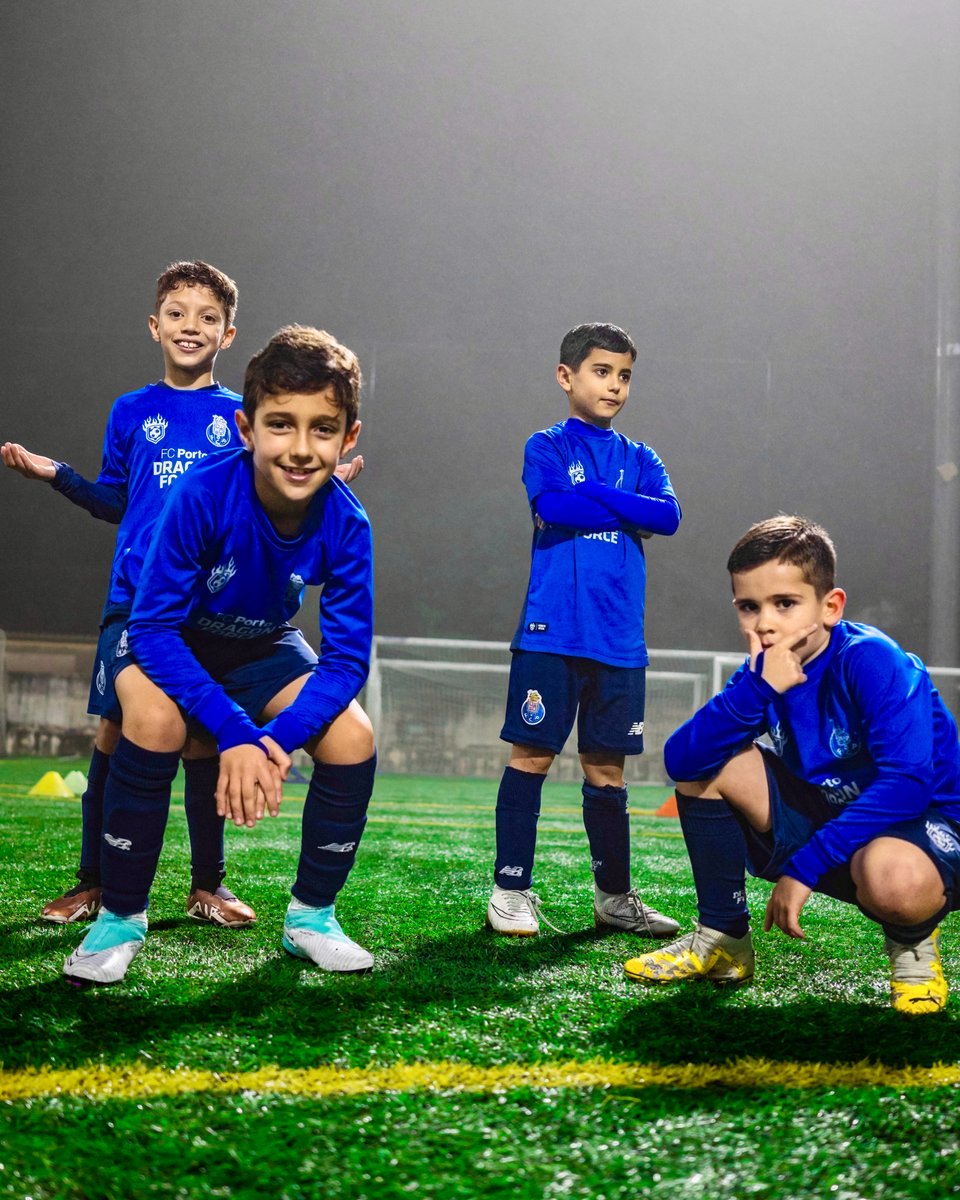 FCPorto's tweet photo. Querida, encolhi o festejo 😅💙

📸Dragon Force

@evanilsonlima99, @FConceicao7, @25pepe_ e Galeno, aprovados? 😎

#ImortaisPorDireito https://t.co/ZQfY0AVrez