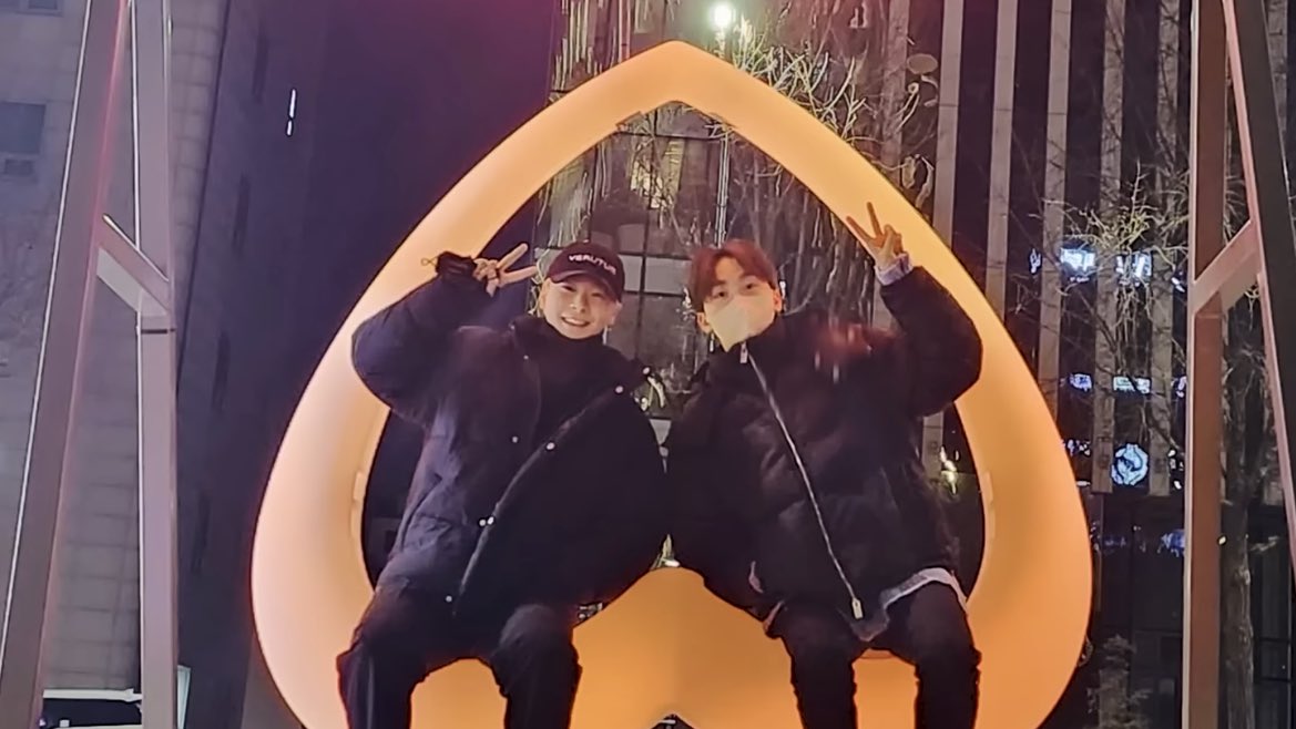 svthamster's tweet photo. seungkwan and his moon..🥹 https://t.co/pVwApZRckZ