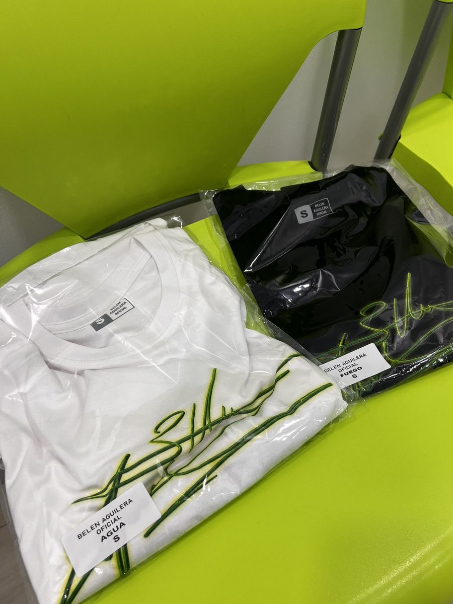 jorguito1996's tweet photo. Estamos @_davidhdez_ y yo contando los días para verte @Belen__Aguilera en Bilbao!!! Ya tenemos nuestro outfit 😍🌊🔥 https://t.co/wxEt59bqpz