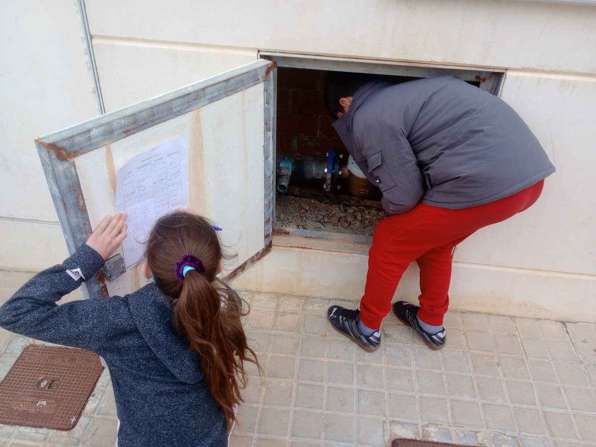 aeioLuz's tweet photo. #Sempreaprenent i sent més eficients amb el #projecte5050. Als CEIPs Beato Carmelo i Carmelo Ripoll del Real de Gandia i @ajOntinyent , respectivament, fem el seguiment del comptador de l'aigua, parlem de potència i consum elèctric i fem difusió de tota la resta de la comunitat https://t.co/payp7WnNNz