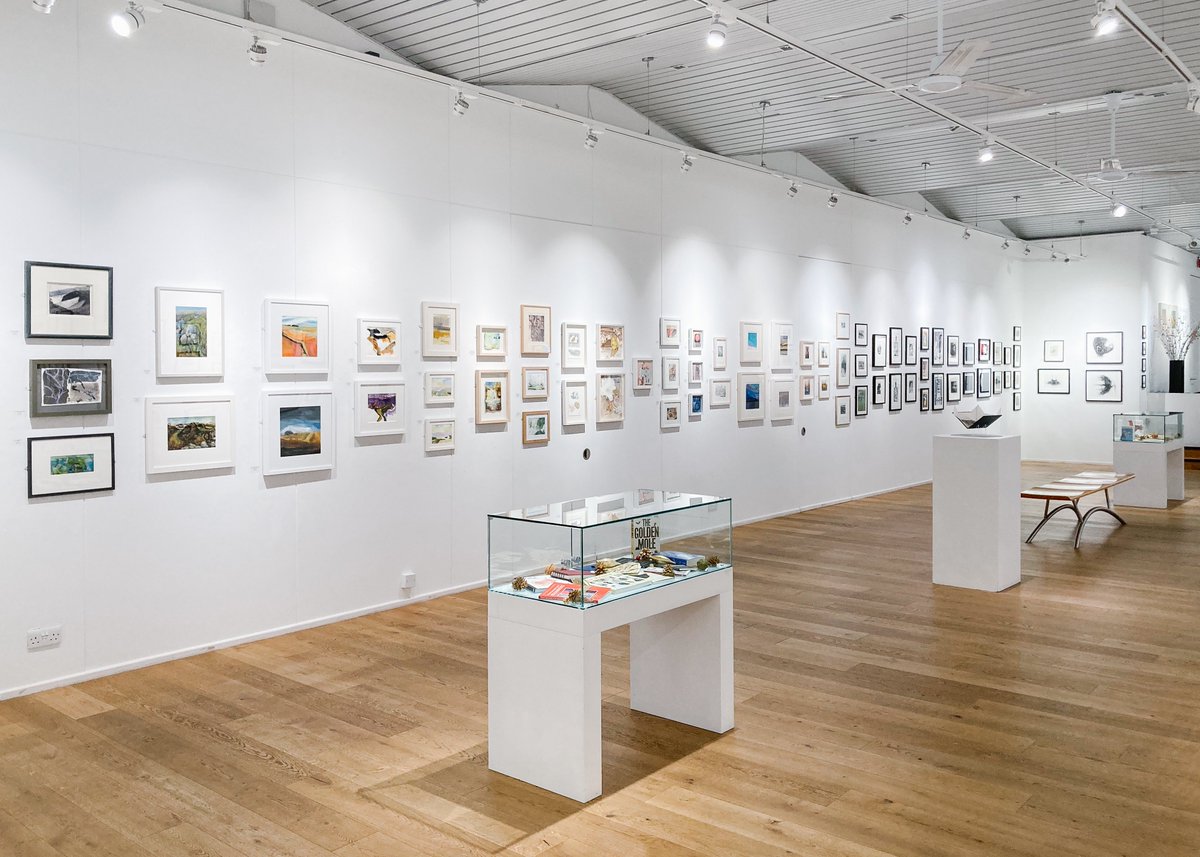 Our 'Mini Picture Show' is on for another 2 weeks! Why not swing by Bankside Gallery this week to enjoy our current exhibition featuring over 300 original (and affordable😉) works. We're open daily 11-6, see you there 🖼️
