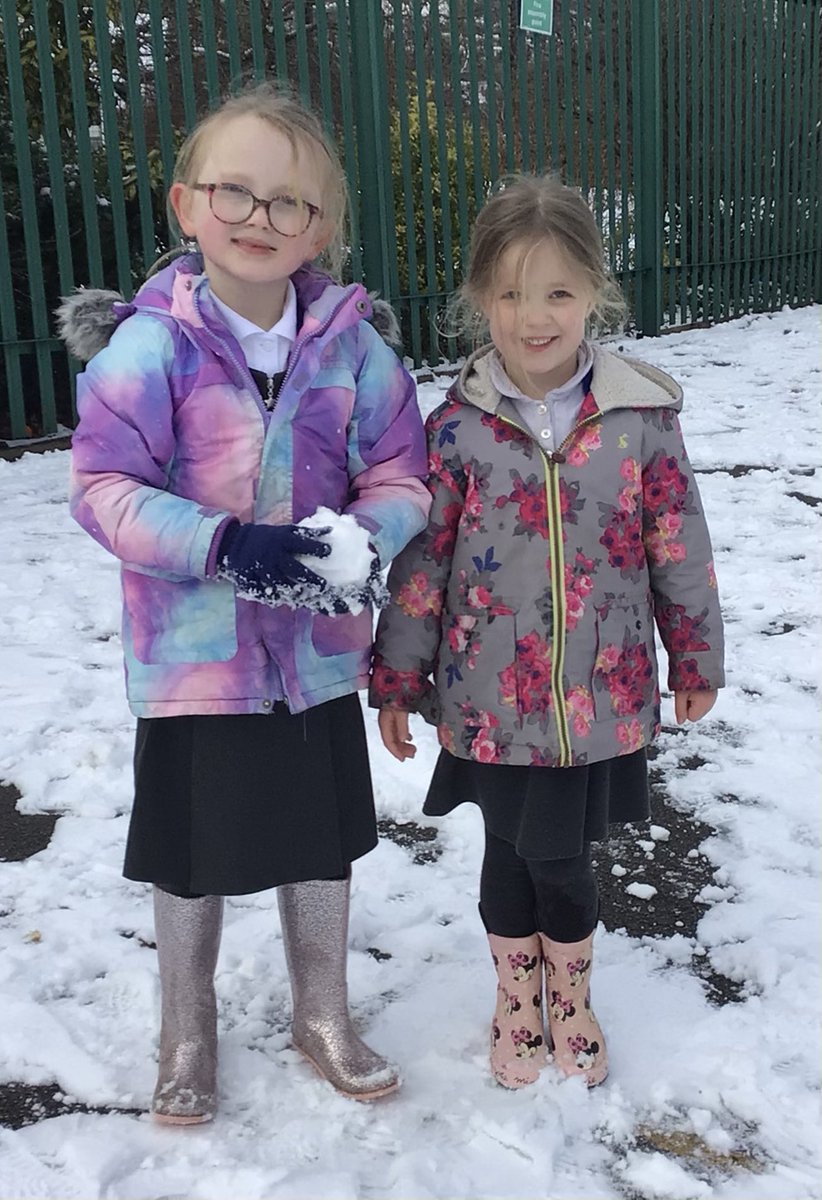 stmarysglossop's tweet image. ❄️Fun in the snow this lunchtime! #ChildhoodMemories #LearnToLove ❄️