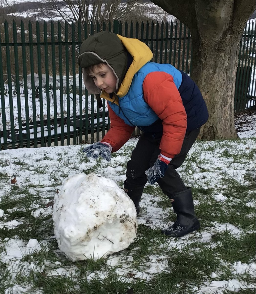 stmarysglossop's tweet image. ❄️Fun in the snow this lunchtime! #ChildhoodMemories #LearnToLove ❄️