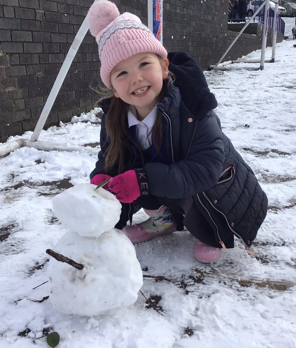 stmarysglossop's tweet image. ❄️Fun in the snow this lunchtime! #ChildhoodMemories #LearnToLove ❄️