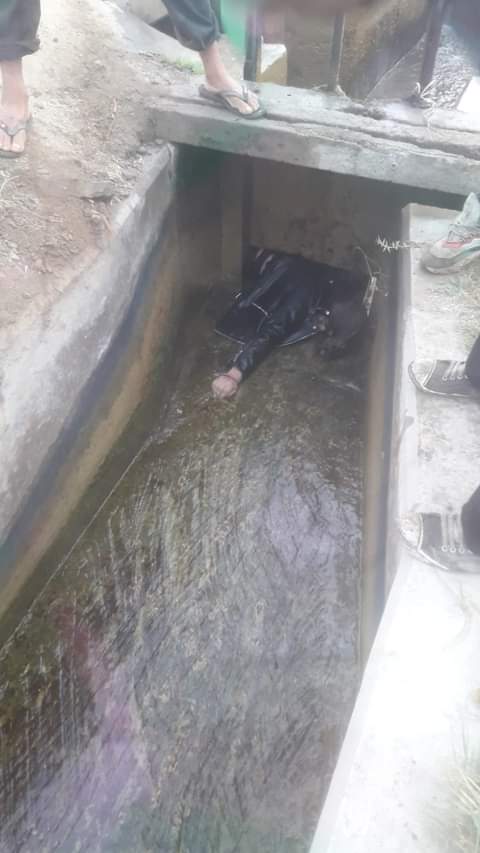 AlbertJulian13's tweet photo. 🚨Alerta:se encuentra el 2do cuerpo en menos de 24 horas en maipu vecino de la comuna se iba al trabajo y encuentra en canal de regadío un cuerpo  maniatado esto sucedio en Av.errazuri con pajaritos no se descarta secuestro o ajuste de cuentas ESTADO DE EXCEPCIÓN AHORA!RT(FR) https://t.co/n6g96x9IK6