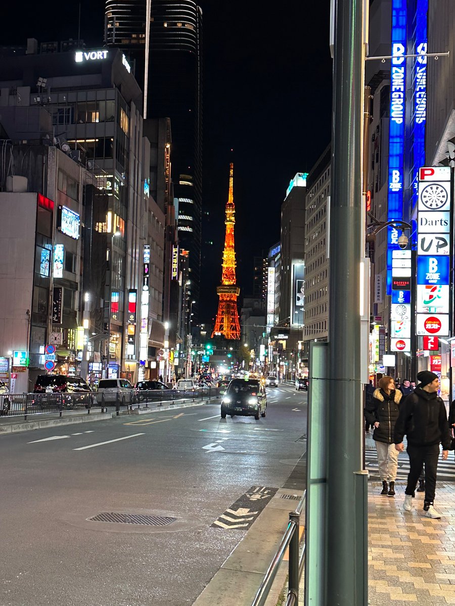 Daichi273's tweet photo. この時間に仕事終われたし、東京タワーまでラン🏃
今日は綺麗に映るね https://t.co/CZbc5vQYZD