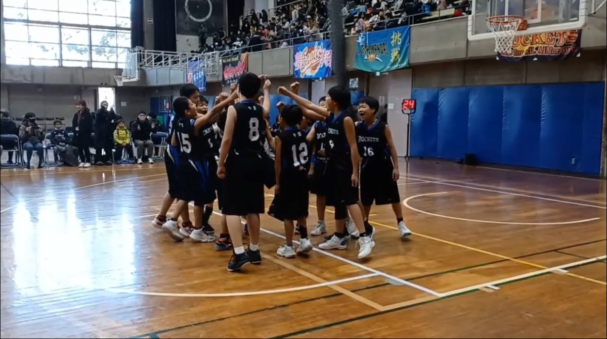 県大会決勝ﾄｰﾅﾒﾝﾄ🏀
6年生の掲げた目標までは届かなかったけど、途中2ｺﾞｰﾙ差まで詰めてﾄﾞｷﾄﾞｷする試合も見せてもらった!
6年生よ!まだﾛｹｯﾂで戦える試合はある!楽しんで行こう!低学年生も応援に来てくれました♬
皆様、応援ありがとうございました。
#大網ロケッツ　#部員募集中