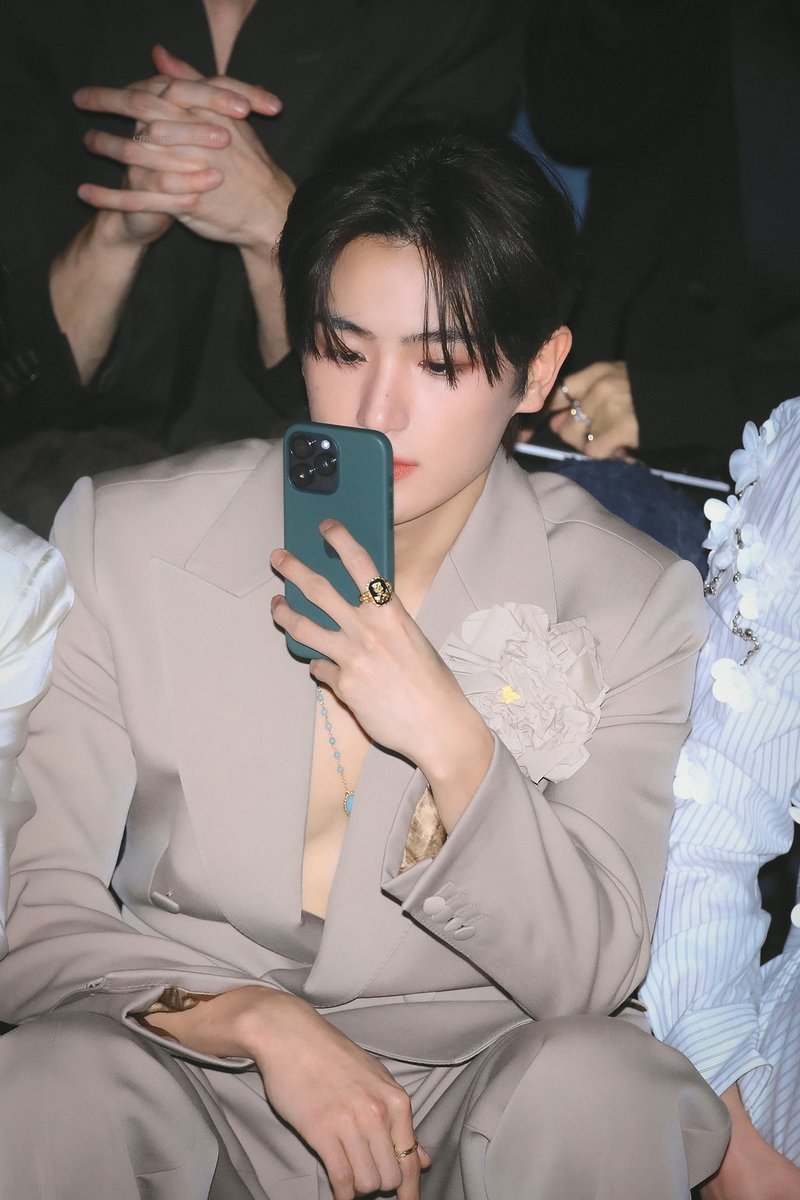 epicure913's tweet photo. 240113 #현재 #이재현 #HYUNJAE
#DGFW24xHYUNJAE #DGFW24

@dolcegabbana https://t.co/lPMnkkWDrU