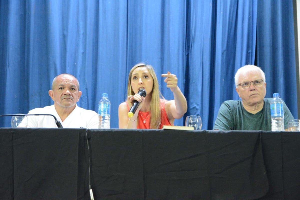 Juli_Strada's tweet photo. Gran encuentro junto al Movimiento Sindical Rosarino (MSR) en el Auditorio Luz y Fuerza, calentando motores para el paro del 24 de enero💪🏼

Gracias especialmente a @tincholucero y @alberlyf https://t.co/cIFPdrvnFs