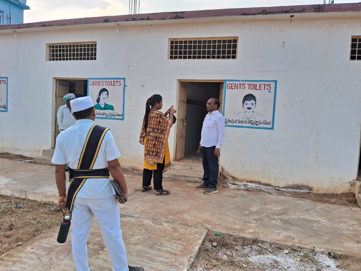 aclbmulugu's tweet photo. Inspection of #CommunityToilets, #BathingGhats and #Sanitation at Medara, SS Tadvai Mandal.
#SammakkaSaralammaJathara2024
#BiggestTribalFest
@CollectorMulugu
@cprrd_ts
@TelanganaCMO
@seethakkaMLA
@revanth_anumula https://t.co/IQfdNCz7uw