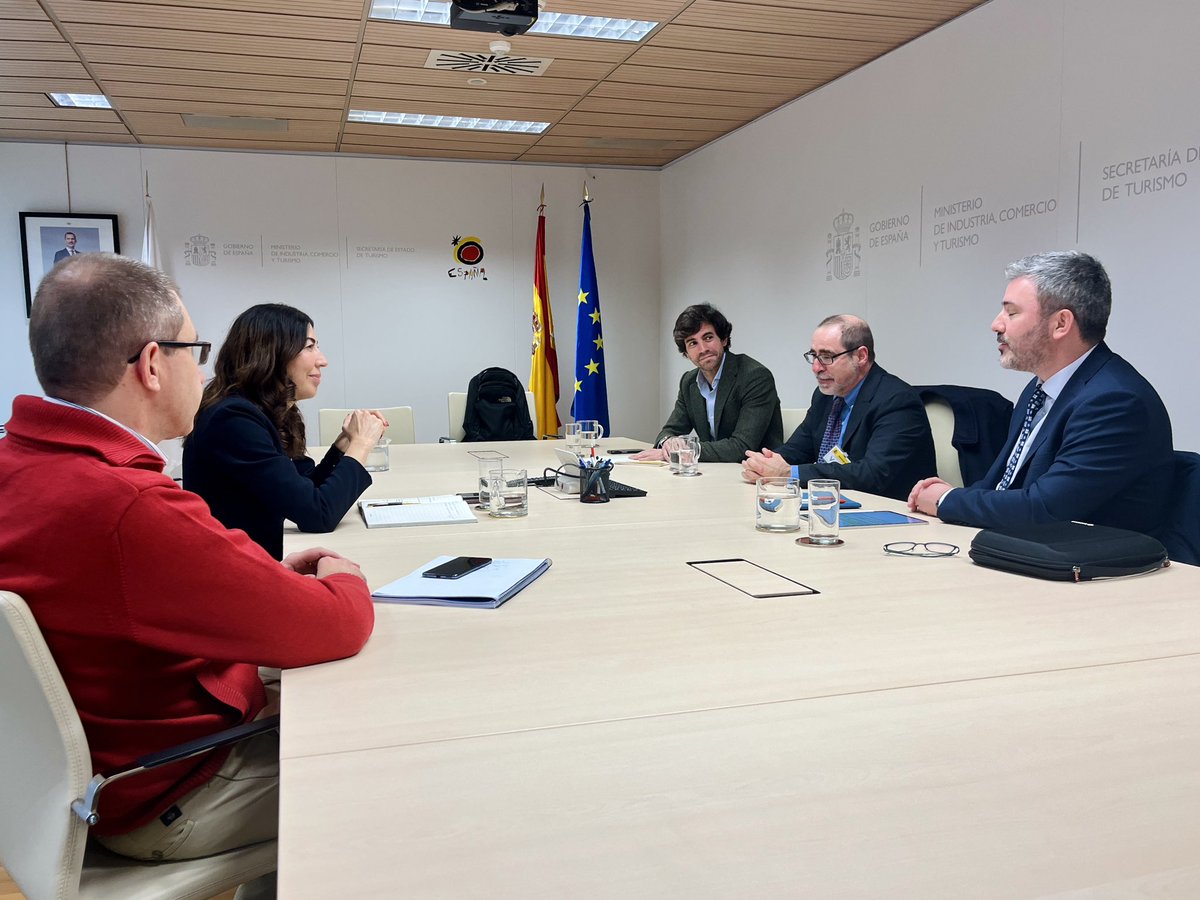 Productiva reunión esta mañana de la Secretaria de Estado de Turismo, @rmorillo_setur, con <a href="/Fevitur/">Fevitur</a>.

Abrimos vías de comunicación para atender las propuestas de mejora del segmento de la vivienda turística.