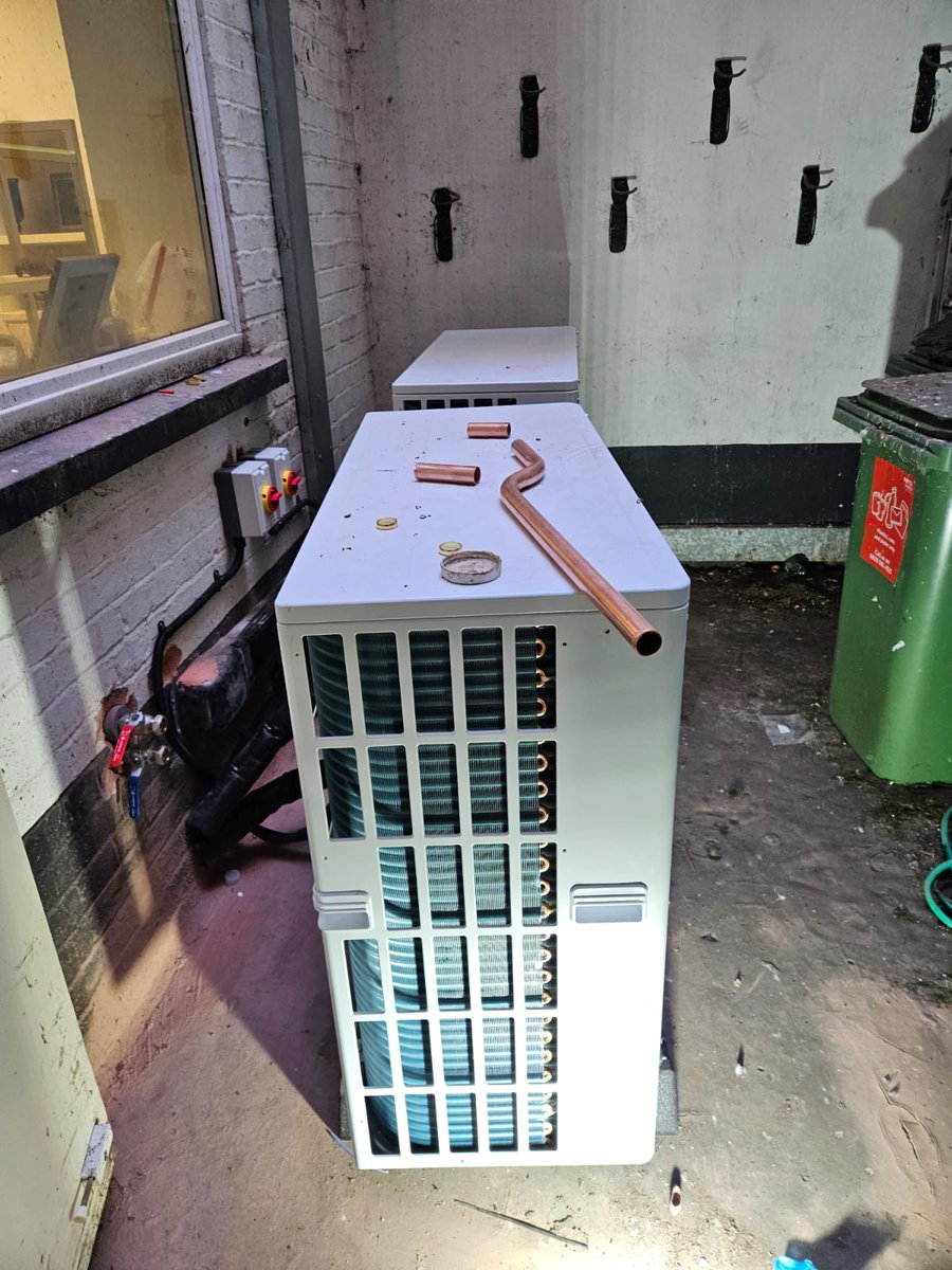 super-excited as our @WestofEnglandCA part-funded #airsourceheatpumps are going into our @namelessdigital @tiscreport @projectvana offices in Broad Street @BristolOldCity thanks to the Mechurion Ltd team. Can't wait to feel the results! #warmandfuzzy #affordableheating