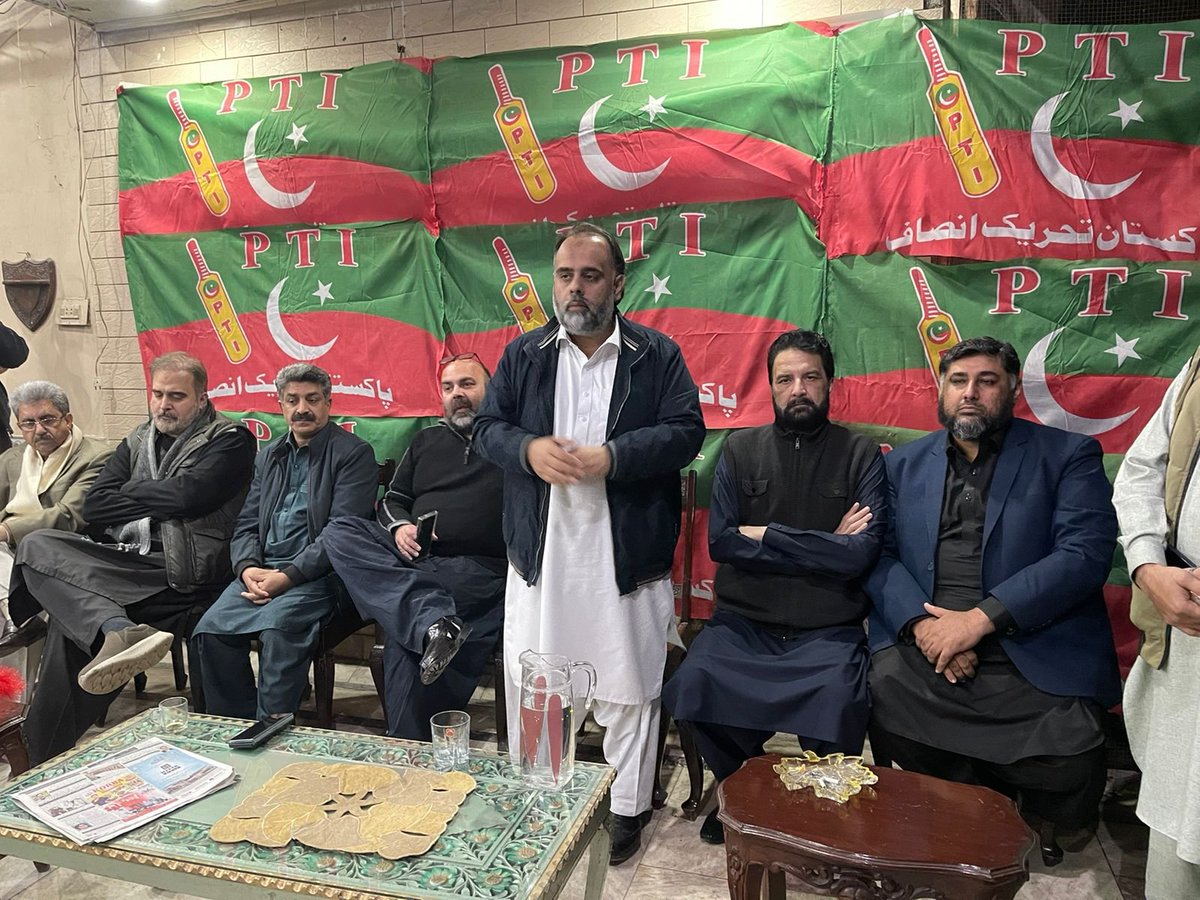 MeFaheem's tweet photo. پی ٹی آئی کی حکمت عملی تبدیل
پی کے 81 سے قاسم علی شاہ پی ٹی آئی کے امیدوار ہونگے

این اے 31 ارباب شیر علی۔۔۔ٹریفک لائٹ
ہپی کے 79 تیمور جھگڑا ۔۔۔۔ٹریفک لائٹ
پی کے 80 ارباب محمد علی۔۔۔ٹریفک لائٹ
پی کے 81 قاسم علی شاہ ۔۔۔۔ٹریفک لائٹ https://t.co/EBhxgcnlUm