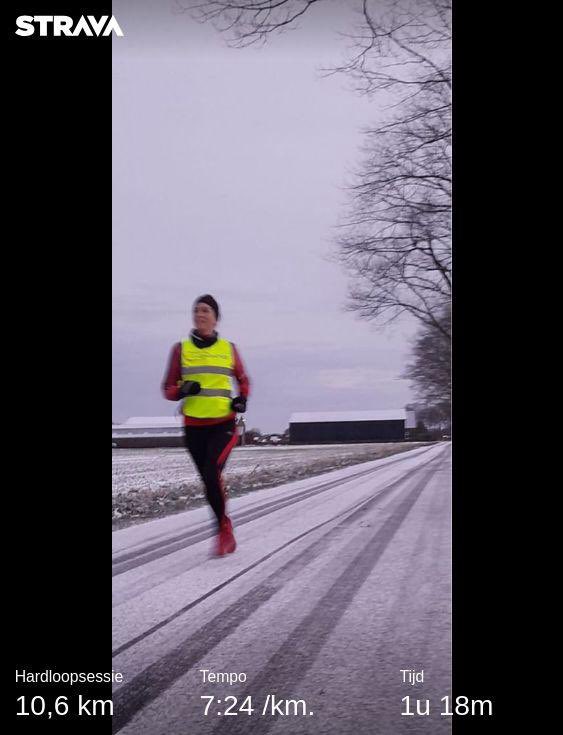 Een cadeautje van moeder natuur: door de krakende sneeuw. ⁦<a href="/loopmaatjes/">Loopmaatjes</a>⁩ #running #snow strava.app.link/R96CfWNjpGb