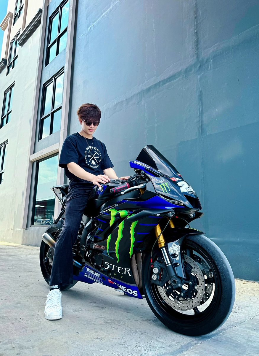 ohmthitiwat's tweet photo. รถหนึ่งคัน ฉันกับเธอ วิ่งละเมอ วิ่งหลงทาง ,,🏍️⛰️ #TRJourney #Ohmthitiwat #RSDG #DGChannel https://t.co/7WnnXFPhuH