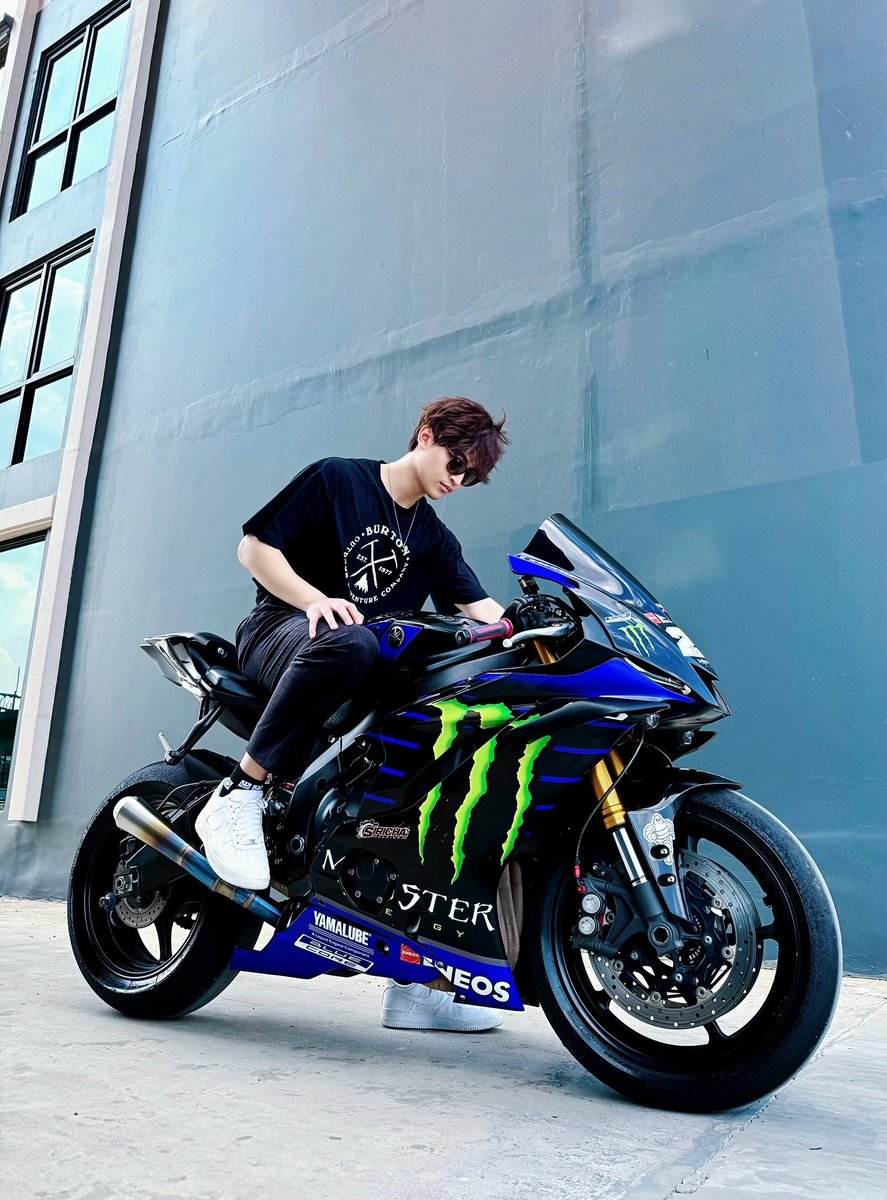 ohmthitiwat's tweet photo. รถหนึ่งคัน ฉันกับเธอ วิ่งละเมอ วิ่งหลงทาง ,,🏍️⛰️ #TRJourney #Ohmthitiwat #RSDG #DGChannel https://t.co/7WnnXFPhuH