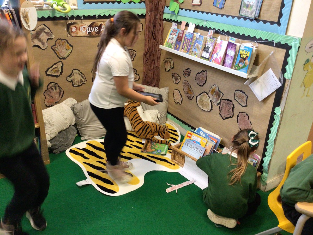 Y3Oaky's tweet photo. After planning our book trailers last week, we are now filming them. We are learning all about different camera angles and how to make these trailers exciting๐ฝ๏ธ๐ฌ #oakycomputing https://t.co/EZSh7cHbmz
