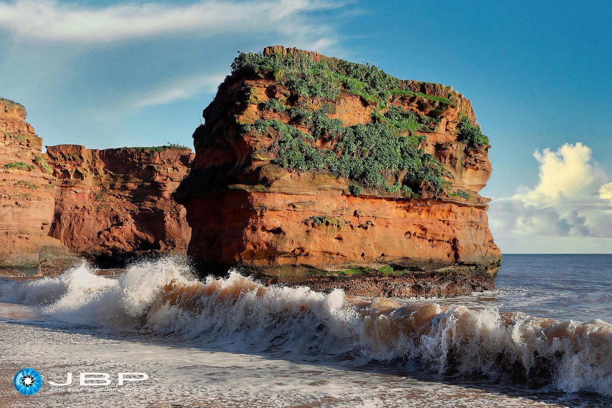 Facing the waves … see it?

#PhotoHour #beach #sunnywinterday #JurassicCoast #DevonToday #LadramBay #Devon #photography