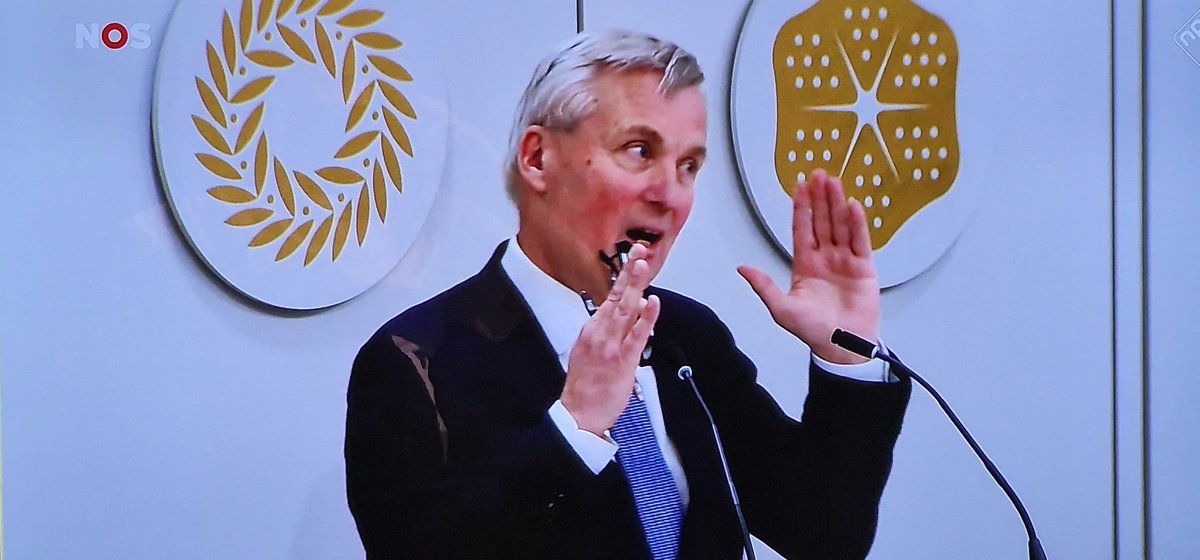 marcelbar8's tweet photo. Eric van der Burg voert 'n sterk debat; heeft de materie écht in de vingers. Hier staat 'n representant van 't sociaal liberalisme! De @VVD onder Erics leiding zou niet misstaan. Sinds de komst van de rechtsconservatieve @Klas_Liberaal is het mijn partij niet meer. #spreidingswet https://t.co/iz8aMxDrRw