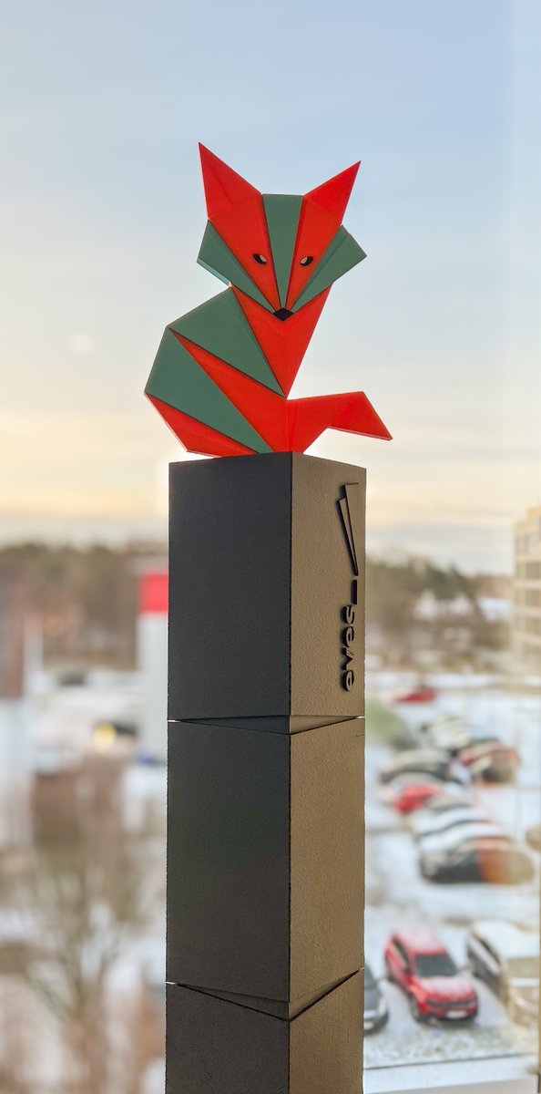 eves_IT's tweet photo. "🌟 Herzlich willkommen bei eves_! 

Entdeckt unsere neue Evox Säule in unserem Empfangsbereich –  das neue Zuhause unseres Maskottchens. 🎨🦊 

Hier werden nicht nur Besucher, sondern auch unser Team freundlich begrüßt. 🤝✨ 

#eves_ #EvoxSäule #Willkommen #Teamspirit" #werockit https://t.co/Hh7cMraE6M