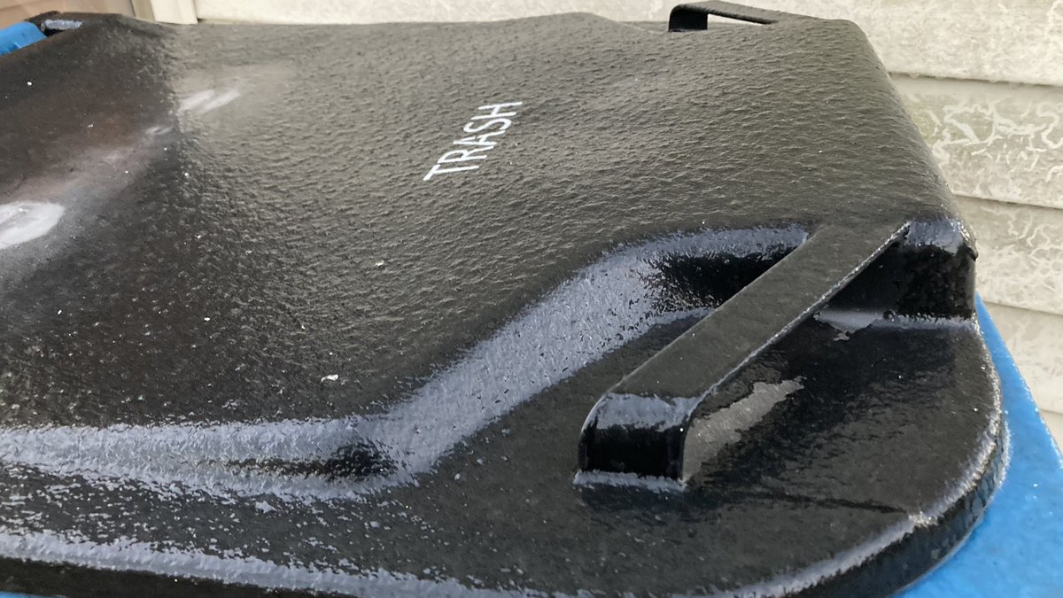 WXMason20's tweet photo. As expected a fair amount of ice on vegetation, cars, homes and even sidewalks this morning in SWLA.

📌Jennings #lawx

@NWSLakeCharles @robperillo @DopplerDan47 @Helicity300 https://t.co/IaNJMdDe9A