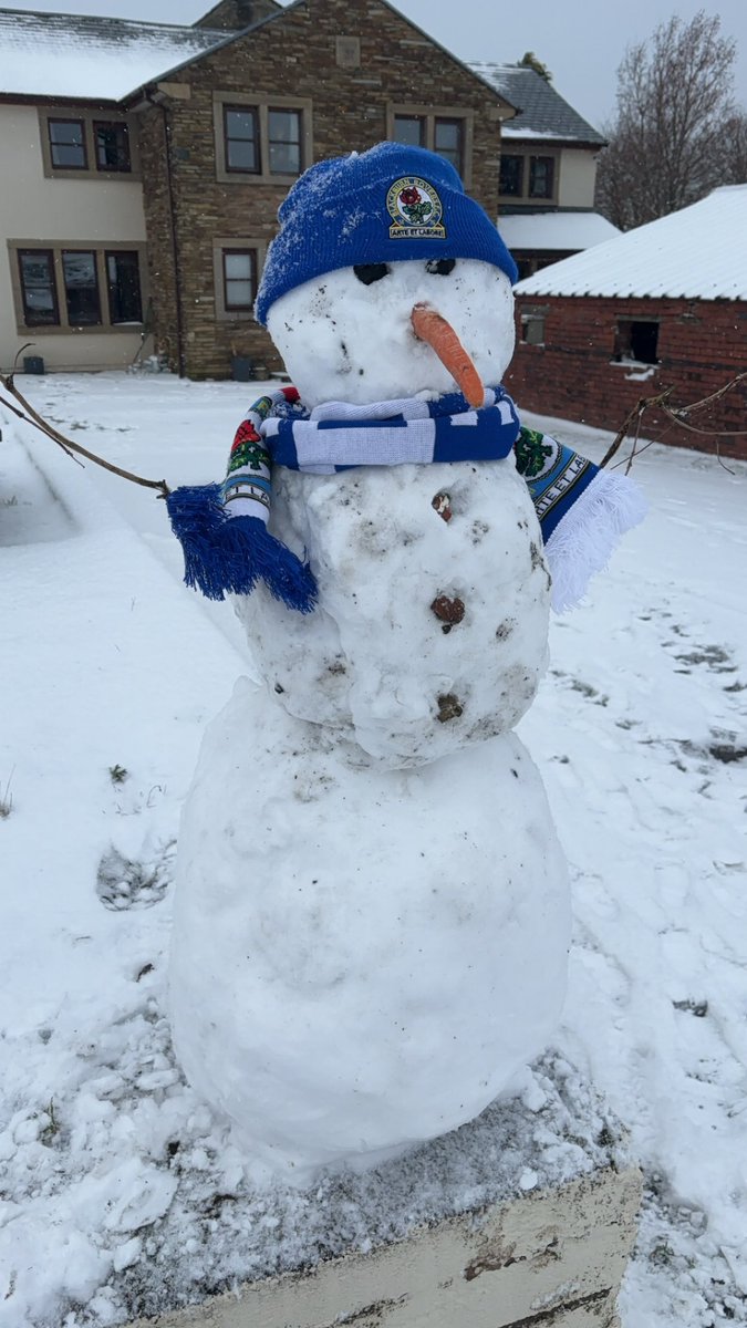 Listonlee22345's tweet photo. Productive day off work @Rovers ☃️⛄️ https://t.co/5T7bOgdsYa