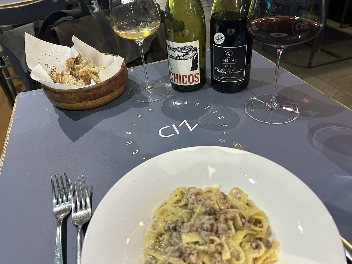 Da #CizCantinaeCucina si mangia molto bene, e si beve ancor meglio!
#Milano #vindefrance <a href="/VincenzoGautie1/">Vincenzo Gautieri</a>