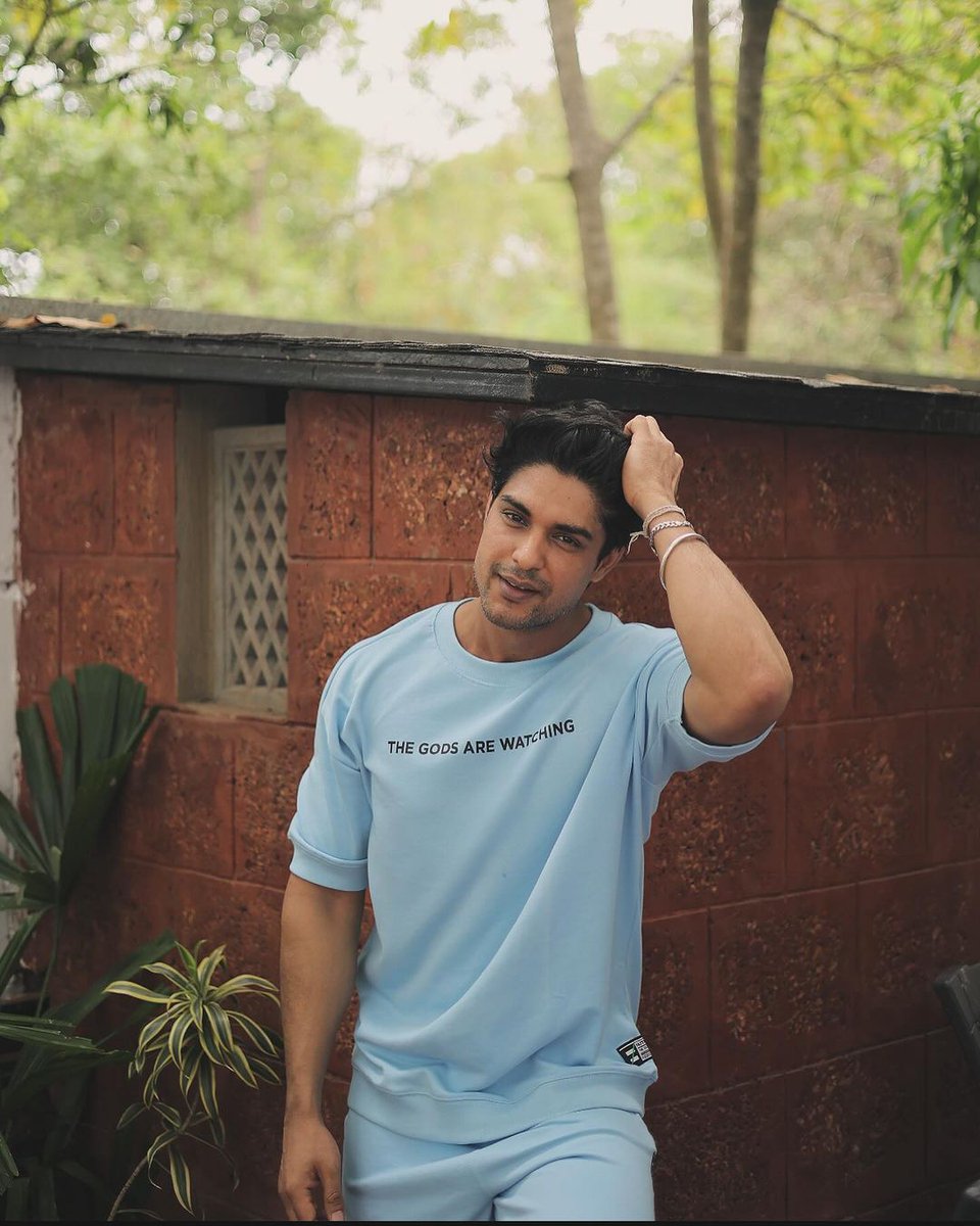 indiaforums's tweet image. When you find the perfect wall to strike a pose against, you know it&apos;s time to shine! ✨📸 Sending a shoutout to Ankita Gupta for the Style Game 🎯

#AnkitGupta #CoolVibes