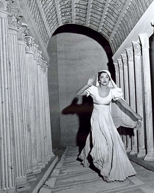 Η Μαρία Κάλλας στην όπερα 'La Vestale' στη Σκάλα του Μιλάνου το 1954
