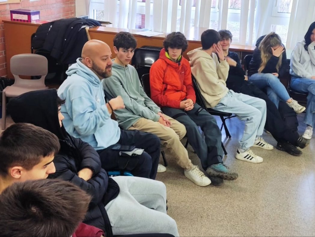 INS Miquel Martí i Pol tweet media