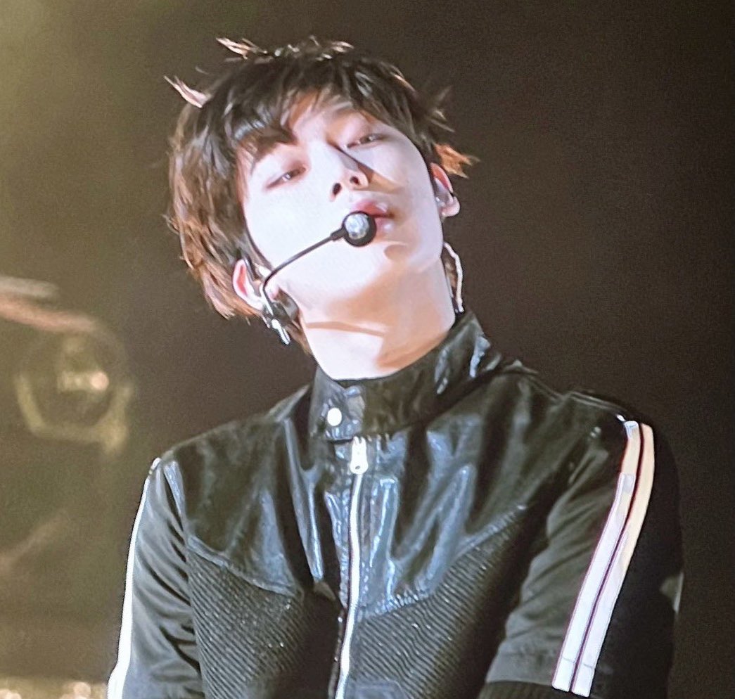 silentstarsnk2's tweet photo. KIM SUNOO??!?!?!! I’m in love with this messy hairstyle https://t.co/IEm3NfsJVo