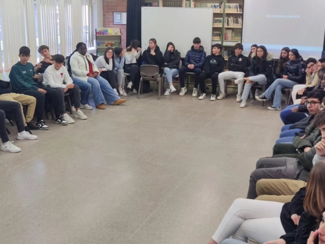 INS Miquel Martí i Pol tweet media