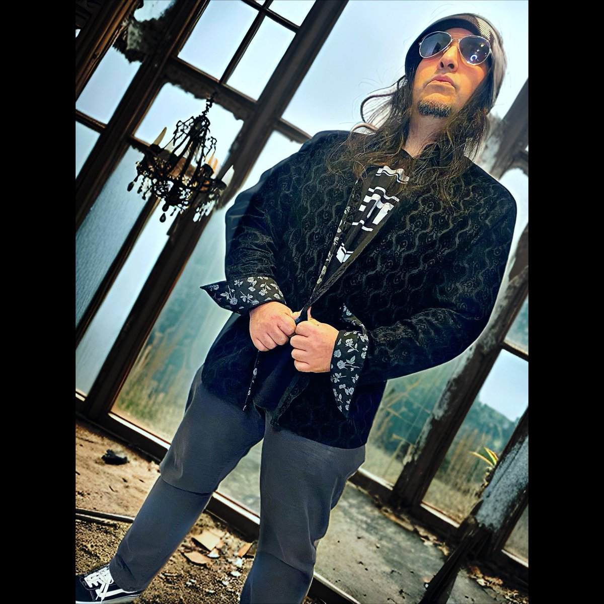 LionWithinMusic's tweet photo. Some new band photos for the upcoming year! New music • New Videos • New Shows all in the works! Who’s ready? Let’s GO! 🔥👊🔥
#thelionwithin #bandphotos #bandpics #rockband #bandshots #bandphotography #newband https://t.co/VBNzcph9IA