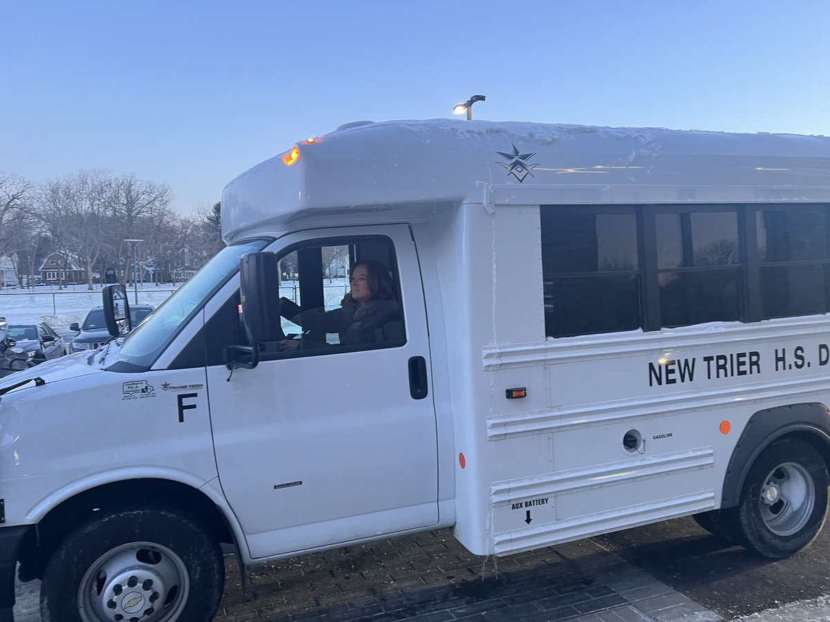 NewTrier203's tweet photo. If you’re parking at the Elder or Indian Hill lots this morning, you might see a familiar face shuttling students back to campus. Thanks, Principal Dubravec! #BundleUp 🥶❄️ https://t.co/BmSICwjPRZ