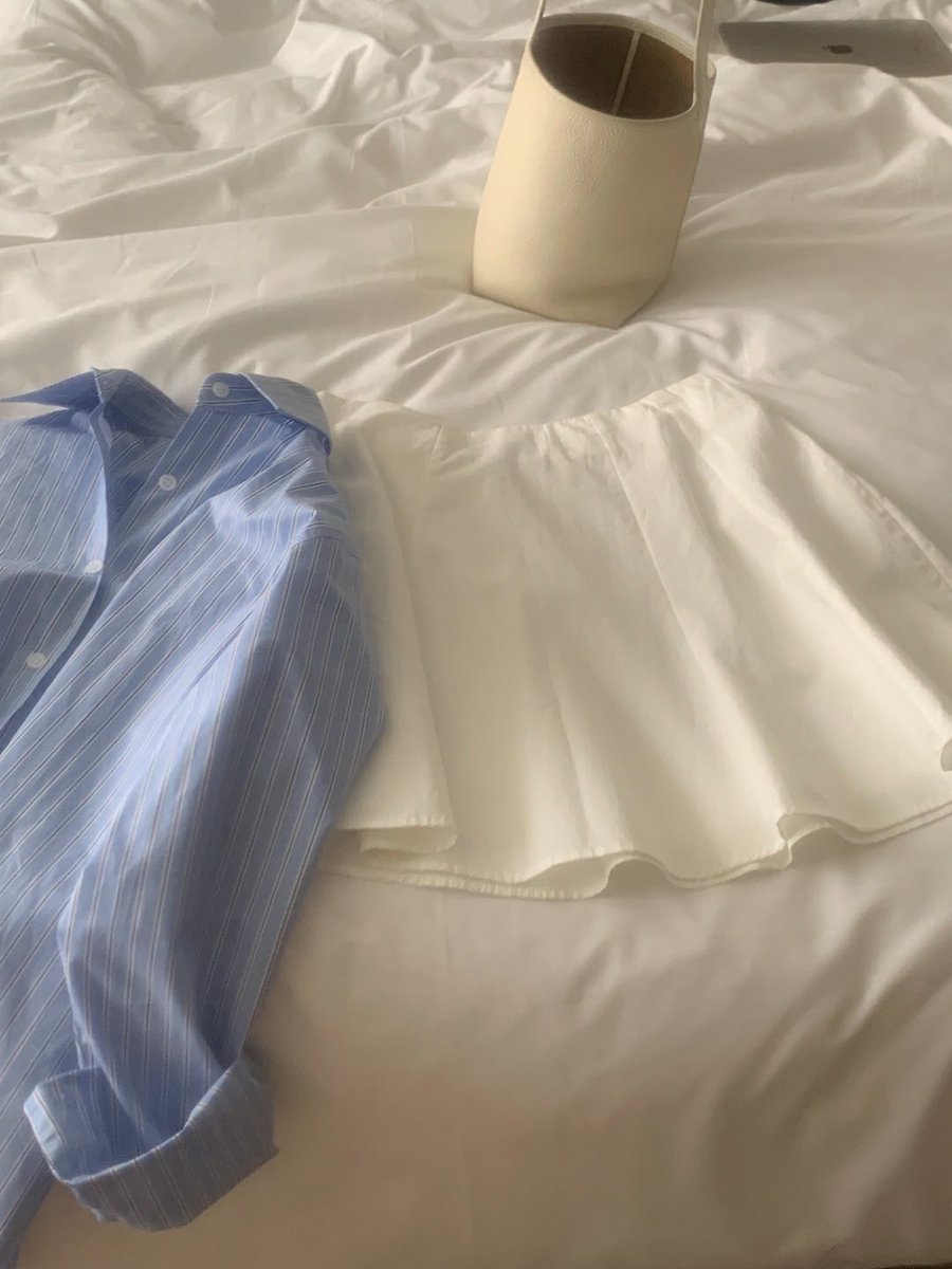 _18mp's tweet photo. 韓国ファッションには欠かせないmtmだけどこんな上品なスウェットなかなかないよね🩶🤍見た瞬間かわいすぎて即購入した🐰🫧　韓国のLITERってゆう新しいブランド♥ 日本からはÉncielで購入できます！ https://t.co/NDUODrKRZ9