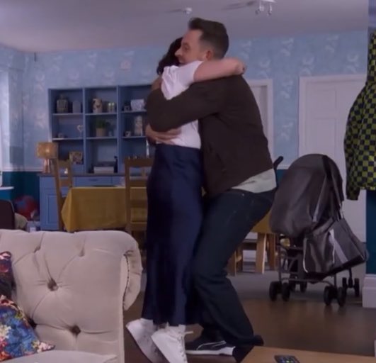 dancythinker's tweet photo. height difference. #hollyoaks https://t.co/DiAS6mWw9h