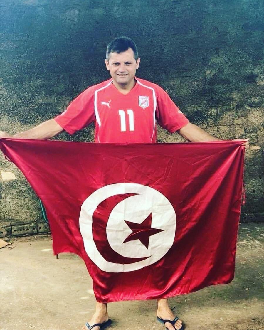 ahmedouslim's tweet photo. "La Tunisie était mon pays, et j’allais tout donner pour mon pays."

"Quand la Tunisie joue, je mets le maillot, je sors le drapeau. À la maison, on supporte la Tunisie et le Brésil. Dans mon village, on me parle tout le temps de mes sélections."

#FrancileudoSantos https://t.co/MRwWifKCNf