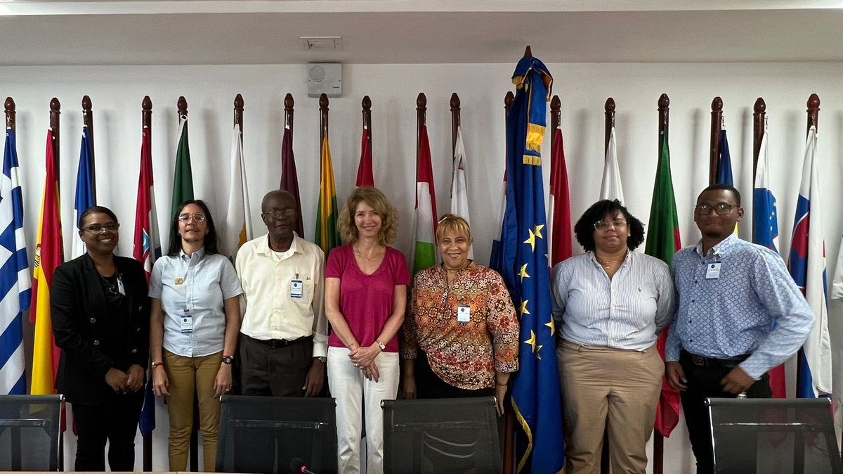 EmbUEenRepDom's tweet photo. Muchas gracias a la Coalición Dominicana de Derechos Humanos para compartir su análisis y recomendaciones sobre la situación de los derechos humanos en 🇩🇴 en preparación del “peer review” a Ginebra este febrero #Eu4HumanRights @mosctha_rd @ColesdomRD #MUDHA #ODHGV @UnionEuropeaRD https://t.co/yY1QcGaJ6T