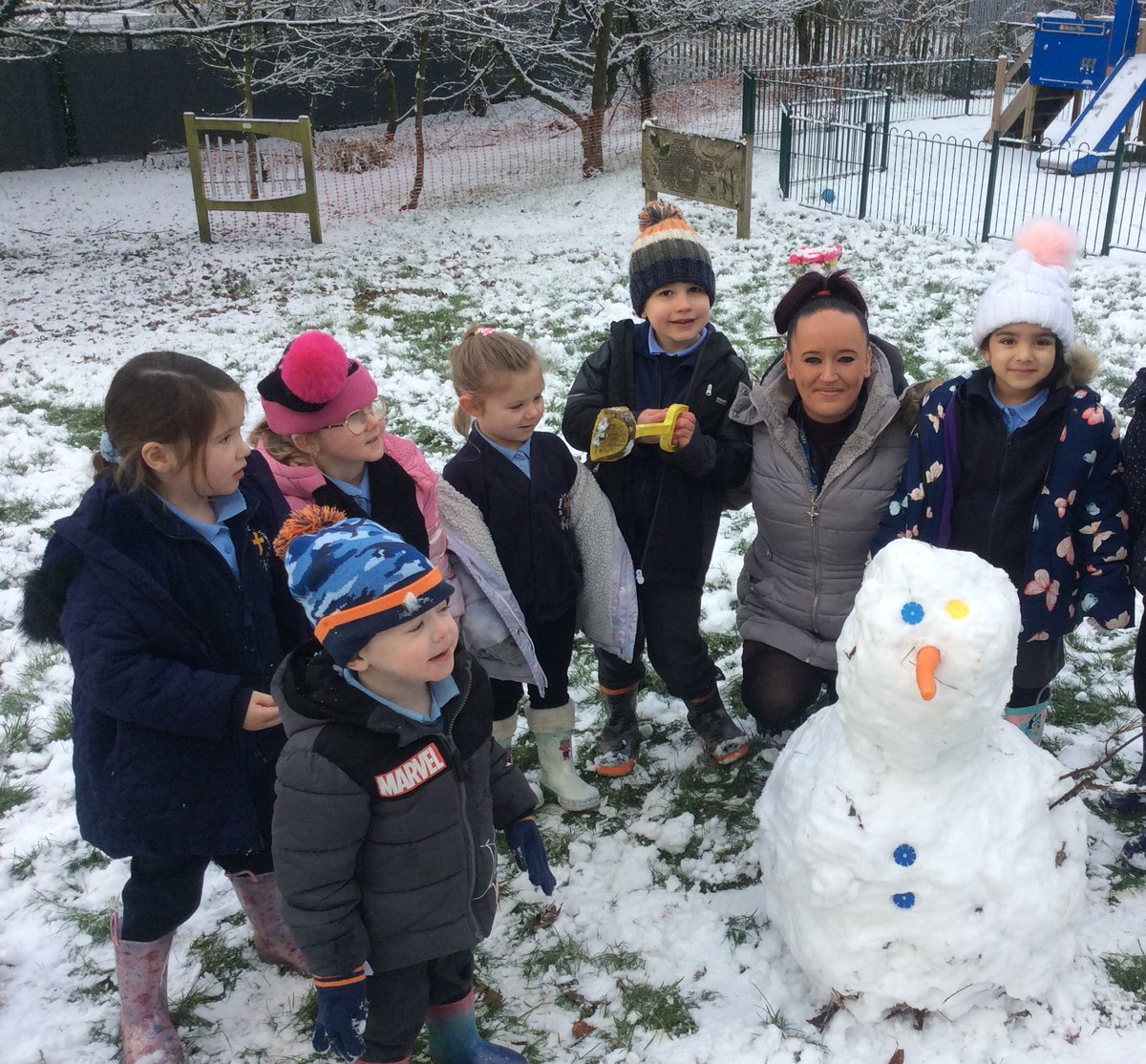 RNL have had a lovely time playing in the snow today.  They have been learning all about Winter, so today's weather is perfect!
Look what they made!